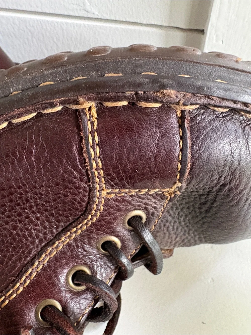 Unisex Casual Leather Lace Up Shoes.  Excellent condition.  7.5 US W